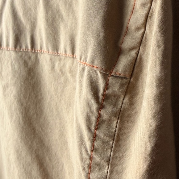 Patagonia Men’s Tan Short Sleeve Button Down Shirt | Lightweight Outdoor Casual - Picture 10 of 11